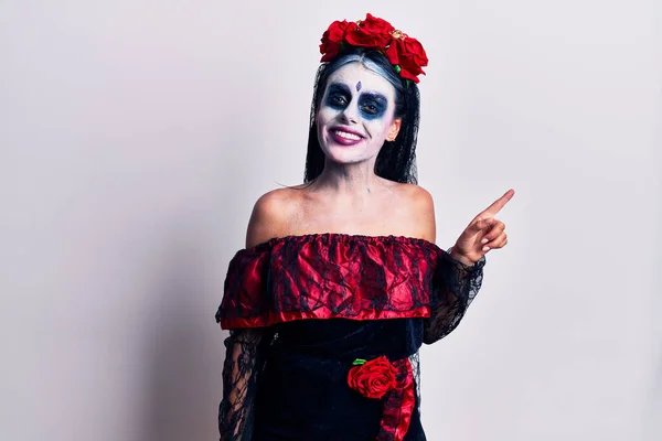 Mujer Joven Vestida Con Día Mexicano Del Maquillaje Muerto Con — Foto de Stock