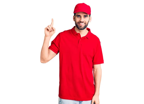 Joven Hombre Guapo Con Barba Llevando Uniforme Entrega Mostrando Señalando —  Fotos de Stock