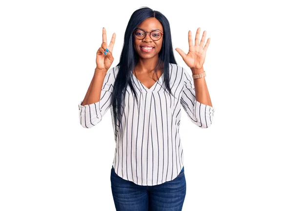 Young African American Woman Wearing Casual Clothes Glasses Showing Pointing — Stock Photo, Image