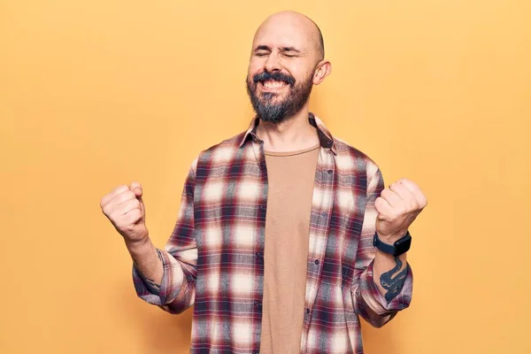 Jonge Knappe Man Draagt Casual Kleding Erg Blij Opgewonden Doen — Stockfoto