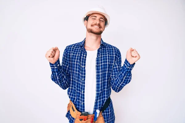 Joven Hombre Guapo Weaing Manitas Uniforme Muy Feliz Emocionado Haciendo —  Fotos de Stock