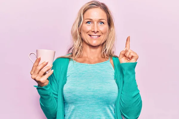Middle Age Caucasian Blonde Woman Drinking Cup Coffee Smiling Idea — Stock Photo, Image