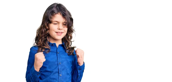 Nettes Kind Mit Langen Haaren Lässiger Kleidung Aufgeregt Für Den — Stockfoto