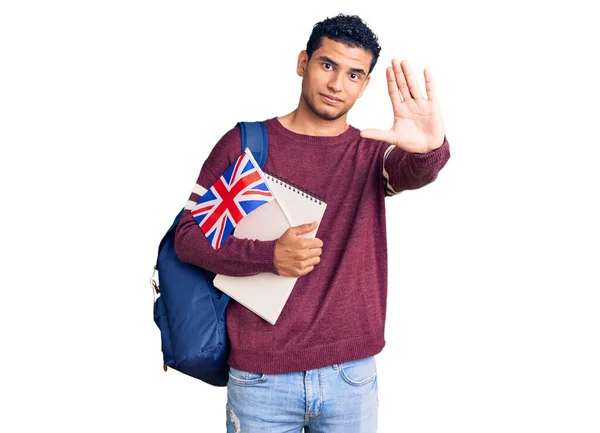 Hispánec Pohledný Mladý Muž Výměna Student Drží Vlajku Otevřenou Rukou — Stock fotografie