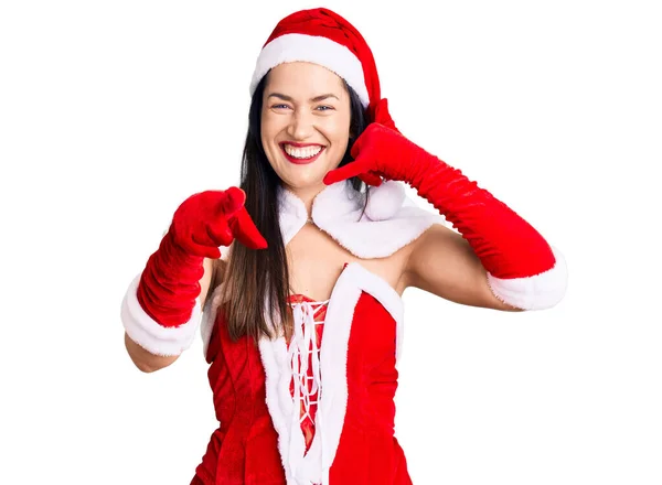 Jonge Mooie Blanke Vrouw Kerstman Kostuum Lachend Praten Het Telefoongebaar — Stockfoto