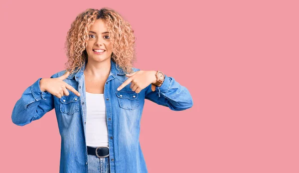 Young Blonde Woman Curly Hair Wearing Casual Denim Jacket Looking — Stock Photo, Image