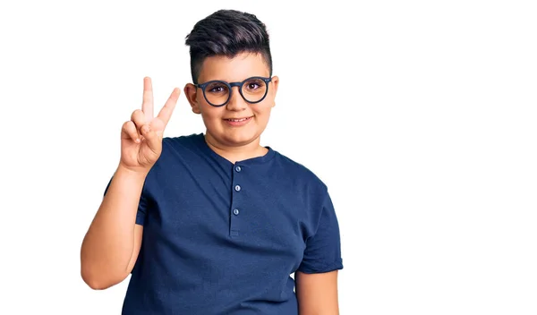 Niño Pequeño Con Ropa Casual Gafas Mostrando Apuntando Hacia Arriba —  Fotos de Stock