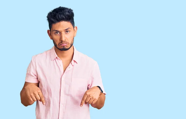 Handsome Latin American Young Man Wearing Casual Summer Shirt Pointing — Stock Photo, Image