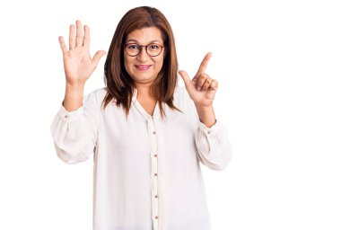 Güzel orta yaşlı kadın.