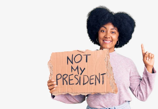 Νεαρή Αφρο Αμερικανίδα Που Δεν Κρατάει Λάβαρο Διαμαρτυρίας Του Προέδρου — Φωτογραφία Αρχείου