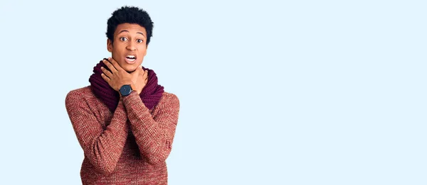 Ung Afrikansk Amerikansk Man Klädd Avslappnad Vinter Tröja Och Halsduk — Stockfoto