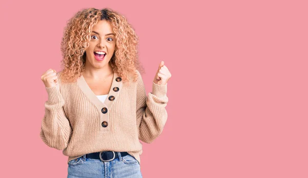 Young Blonde Woman Curly Hair Wearing Casual Winter Jumper Celebrating — Stock Photo, Image