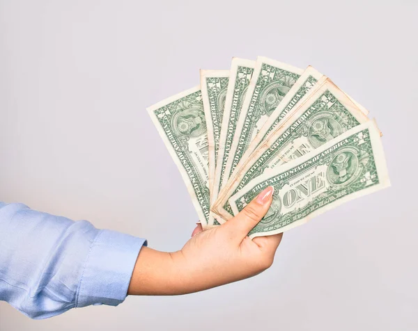 Mão Uma Jovem Caucasiana Segurando Monte Notas Dólares Sobre Fundo — Fotografia de Stock