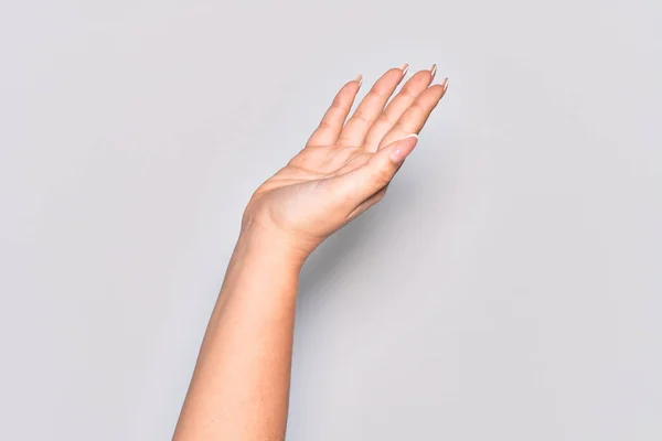 Hand Einer Kaukasischen Jungen Frau Die Mit Offener Handfläche Präsentiert — Stockfoto