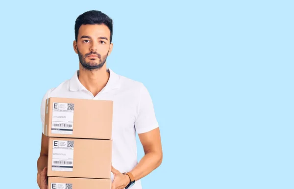 Young Handsome Hispanic Man Holding Delivery Package Thinking Attitude Sober — Stock Photo, Image