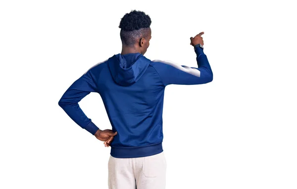 Jeune Homme Afro Américain Portant Des Vêtements Sport Posant Vers — Photo