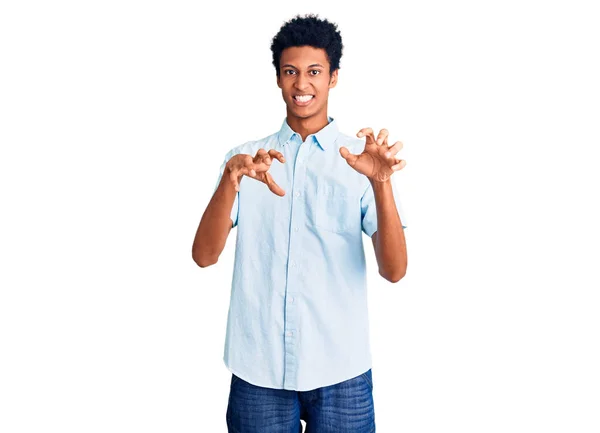 Joven Afroamericano Hombre Vistiendo Ropa Casual Sonriendo Divertido Haciendo Gesto —  Fotos de Stock