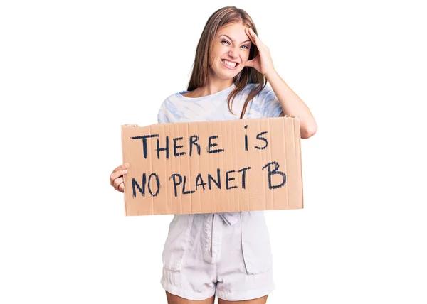 Jovem Bela Mulher Loira Segurando Não Planeta Banner Estressado Frustrado — Fotografia de Stock