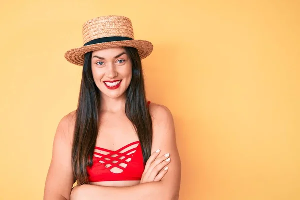 Joven Hermosa Mujer Caucásica Vistiendo Bikini Sombrero Cara Feliz Sonriendo —  Fotos de Stock