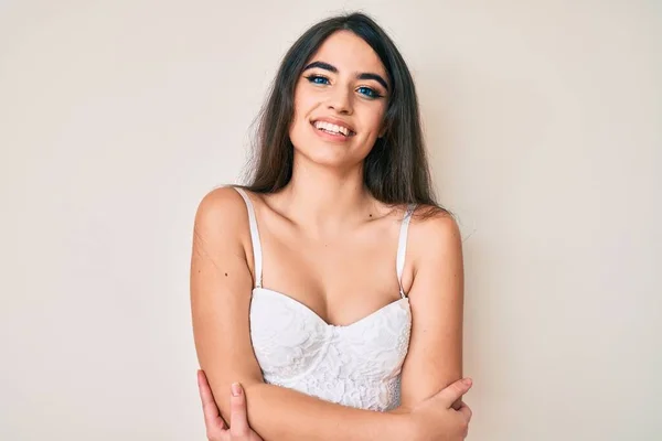 Brunette Teenager Girl Posing Elegant Happy Face Smiling Crossed Arms — Stock Photo, Image