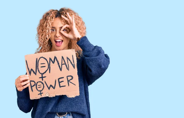 Young Blonde Woman Curly Hair Holding Need Change Banner Smiling — Stock Photo, Image