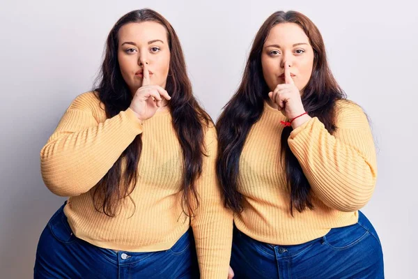 Young Size Twins Wearing Casual Clothes Asking Quiet Finger Lips — Stock Photo, Image