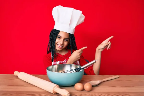 Mladý Africký Americký Dívka Dítě Copánky Sobě Profesionální Kuchař Zástěra — Stock fotografie