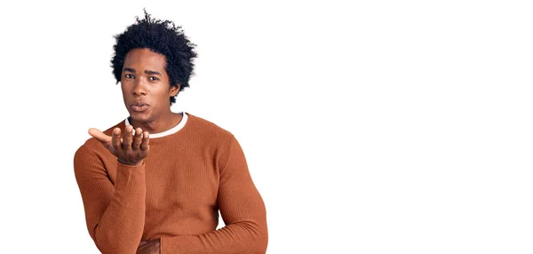 Bonito Homem Americano Africano Com Cabelo Afro Vestindo Roupas Casuais — Fotografia de Stock