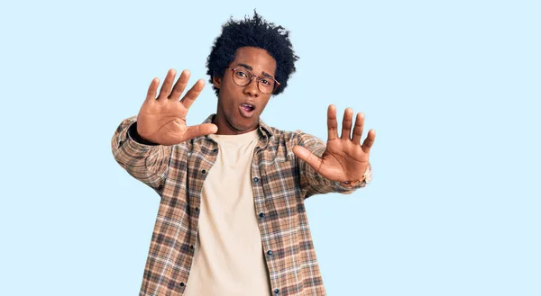 Handsome African American Man Afro Hair Wearing Casual Clothes Glasses — Stock Photo, Image