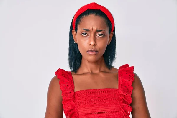 Mujer Afroamericana Joven Vestida Con Ropa Casual Escéptica Nerviosa Desaprobando — Foto de Stock