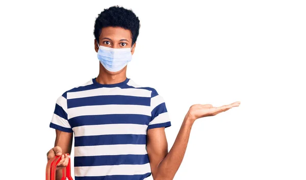 Young African American Man Wearing Shopping Basket Medical Mask Celebrating — Stock Photo, Image