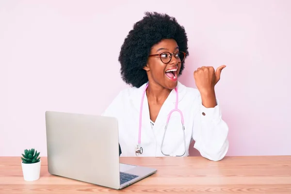Young African American Woman Wearing Doctor Stethoscope Working Using Computer — Stock Photo, Image