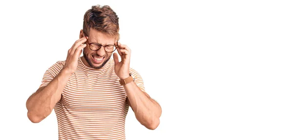 Young Caucasian Man Wearing Casual Clothes Glasses Hand Head Headache — Stock Photo, Image