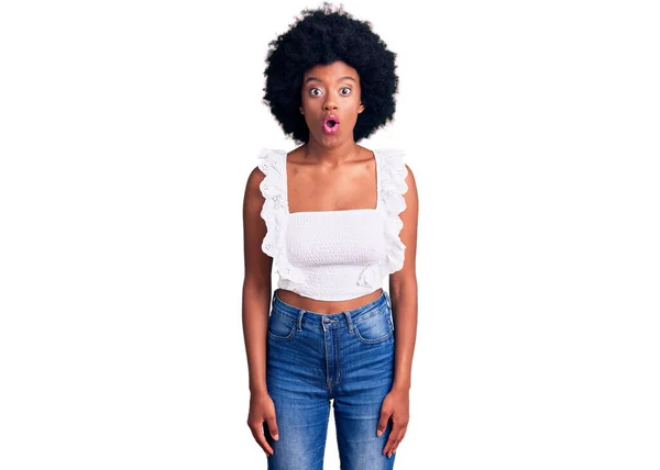 Jeune Femme Afro Américaine Portant Des Vêtements Décontractés Effrayés Choqués — Photo