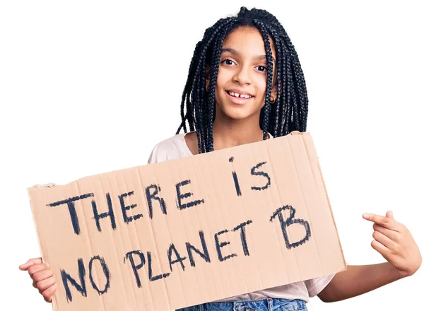 Aranyos Afro Amerikai Lány Gazdaság Nincs Bolygó Banner Mosolyogva Boldog — Stock Fotó