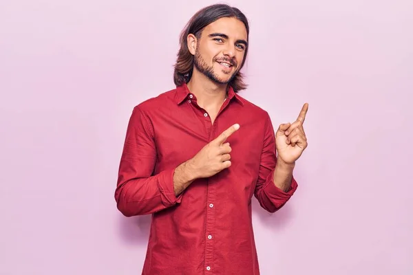 Joven Hombre Guapo Con Ropa Trabajo Sonriendo Mirando Cámara Apuntando — Foto de Stock