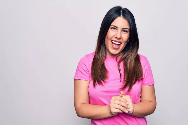 Jonge Mooie Brunette Vrouw Draagt Casual Roze Shirt Staan Witte — Stockfoto