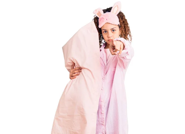 Menina Bonita Criança Com Cabelo Encaracolado Usando Máscara Sono Pijama — Fotografia de Stock