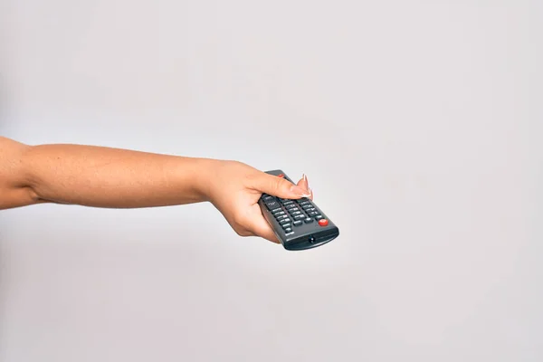 Mão Caucasiano Jovem Mulher Mudando Canal Televisão Segurando Controle Remoto — Fotografia de Stock