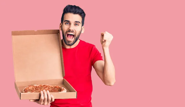 Young Handsome Man Beard Holding Delivery Cardboard Italian Pizza Screaming — Stock Photo, Image