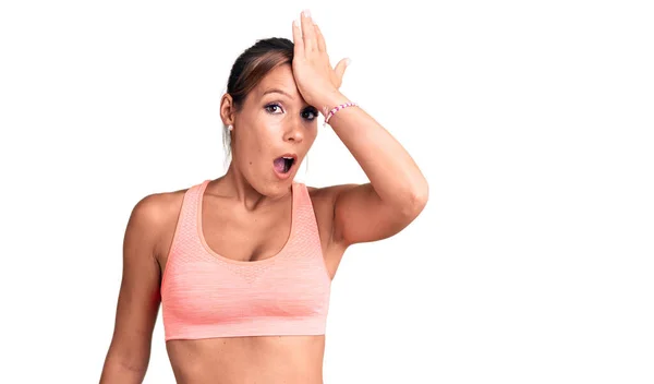 Young Beautiful Hispanic Woman Wearing Sportswear Surprised Hand Head Mistake — Stock Photo, Image