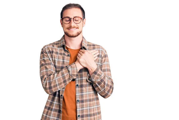 Homem Branco Bonito Jovem Vestindo Roupas Casuais Óculos Sorrindo Com — Fotografia de Stock