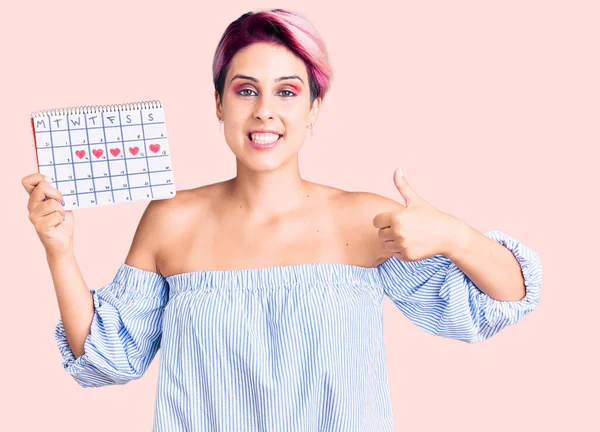 Young Beautiful Woman Pink Hair Holding Heart Calendar Smiling Happy — Stock Photo, Image