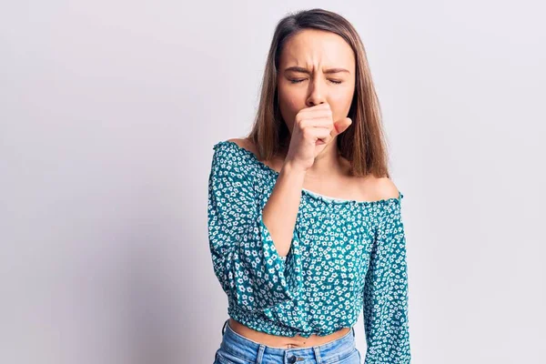 Jong Mooi Meisje Draagt Casual Shirt Gevoel Onwel Hoesten Als — Stockfoto