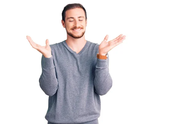 Homem Caucasiano Bonito Jovem Vestindo Camisola Inverno Casual Celebrando Louco — Fotografia de Stock