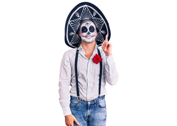 Uomo Che Indossa Giorno Del Costume Morto Sullo Sfondo Mostrando — Foto Stock