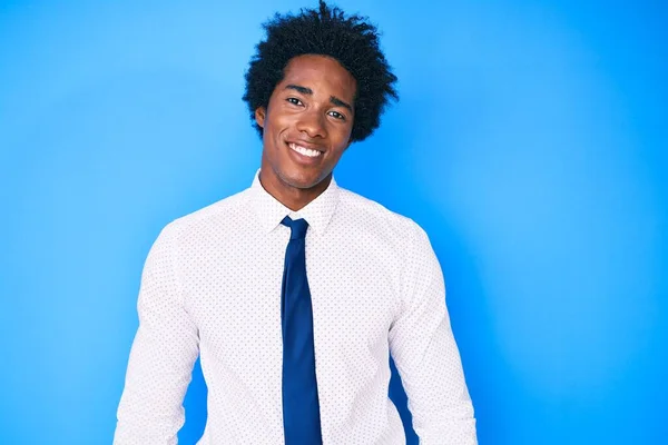 Bonito Homem Afro Americano Com Cabelo Afro Vestindo Camisa Negócios — Fotografia de Stock