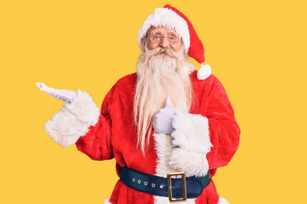 Alter Älterer Mann Mit Grauen Haaren Und Langem Bart Traditionellem — Stockfoto