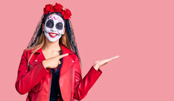 Woman Wearing Day Dead Costume Background Amazed Smiling Camera While — Stock Photo, Image