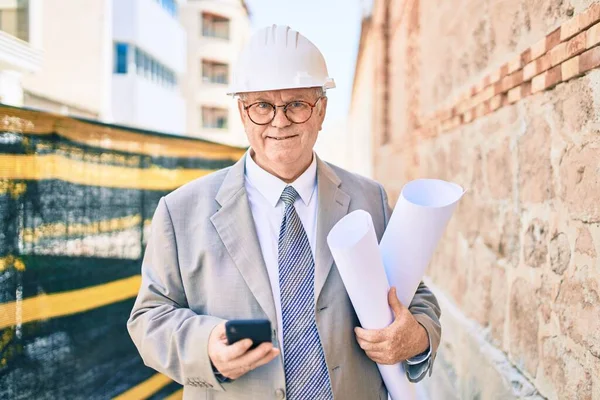 Senior Grey Haired Architect Man Holding Blueprints Using Smartphone Street — Stock Photo, Image